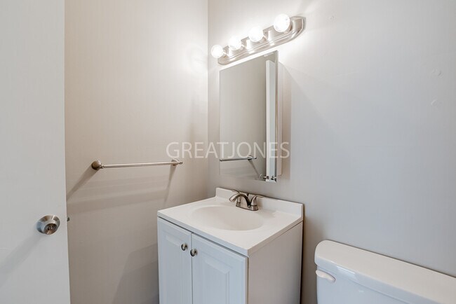 Building Photo - 968 Crestline Dr
