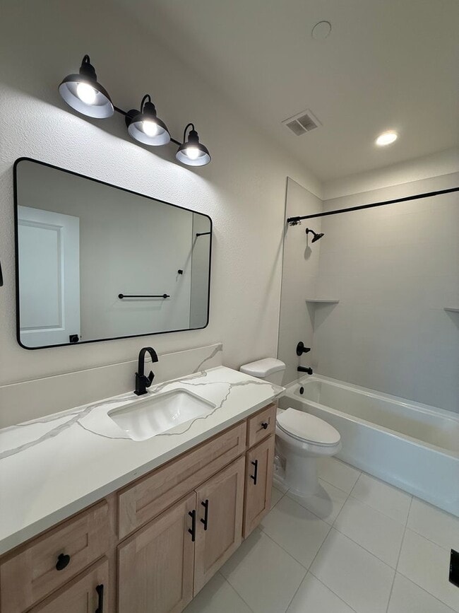 Building Photo - 8461001/85