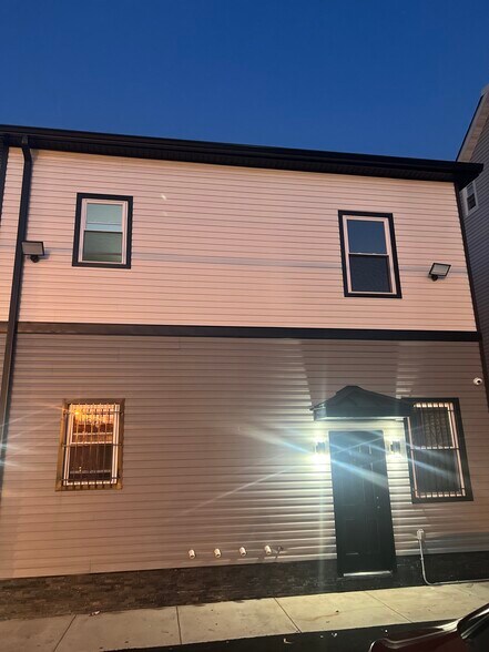 Building Photo - 331 Myrtle Ave