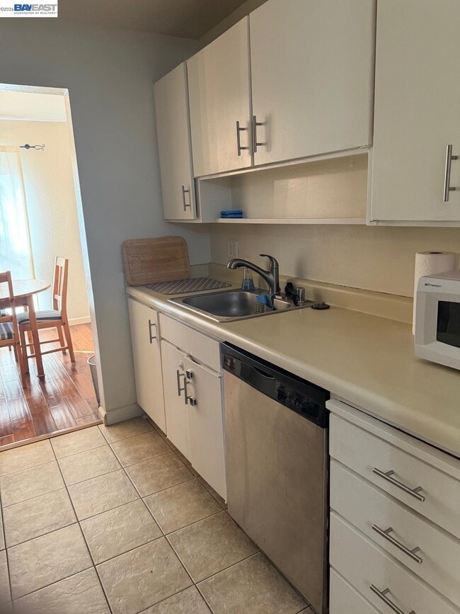 Building Photo - 320 N Civic Dr