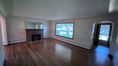 Building Photo - South Hill Charming corner lot 3 bed 2 bath in quiet neighborhood