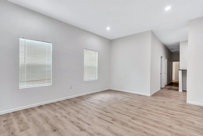 Building Photo - Renovated and full of character, this 3-bedroom, 1-bath apartment, We accept section 8