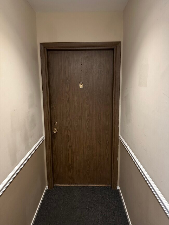 Building Photo - 2500 Bayside Dr