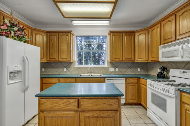 Building Photo - 2117 Willow Way