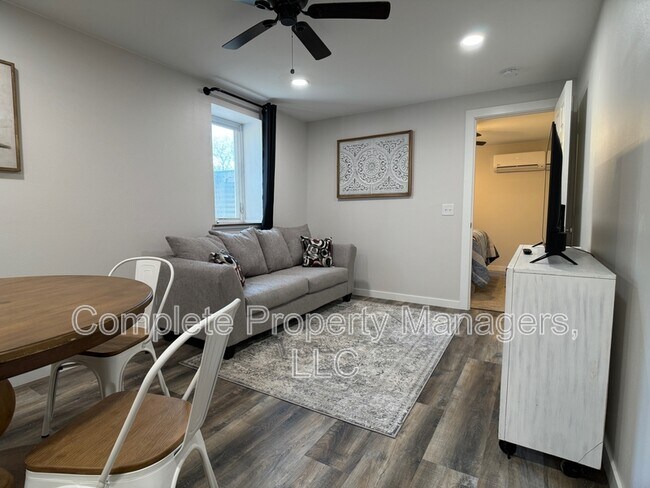 Building Photo - 423 Adams Ave