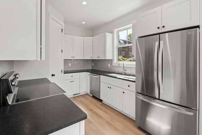 Building Photo - Modern Two-Story Home in West Asheville!