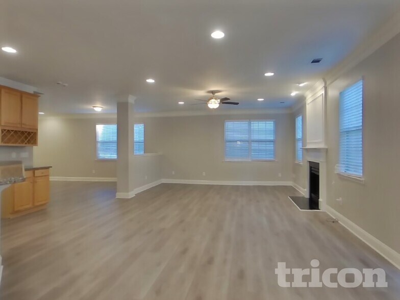 Building Photo - 10759 Traders Ct