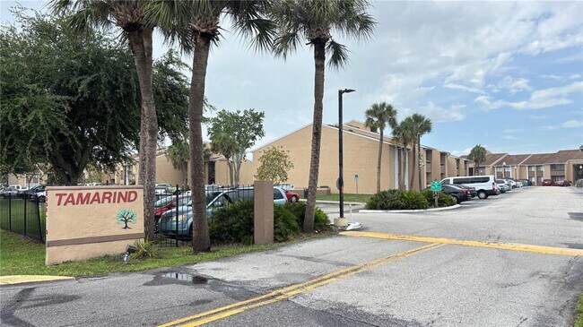 Building Photo - 5169 Vineland Rd
