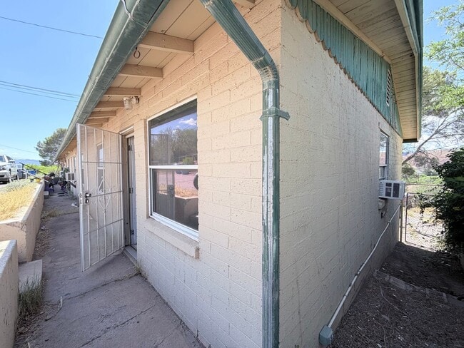 Building Photo - NEWLY REMODELED 2BR/1BA 610 sq.ft. rental in Bisbee, AZ