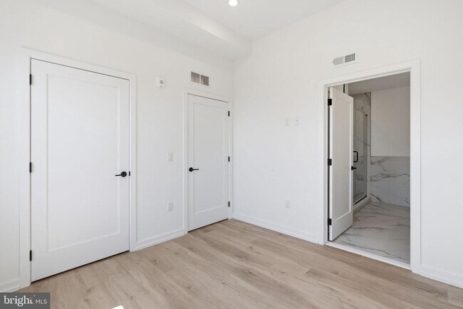 Building Photo - 209 New St