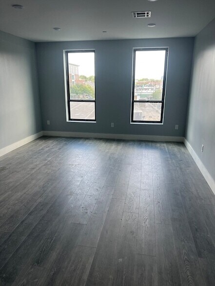 Building Photo - 365 Western Ave