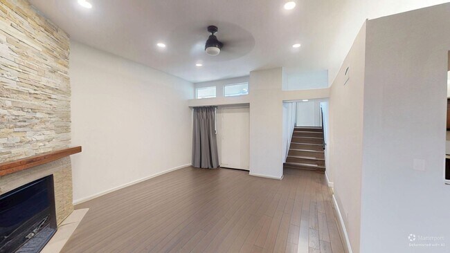 Building Photo - Beautiful 2-Bed/2-Bath Condo