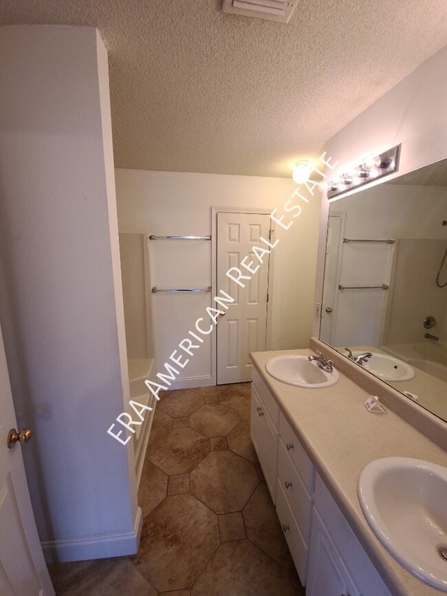 Building Photo - 1608 Ella Ruth Dr