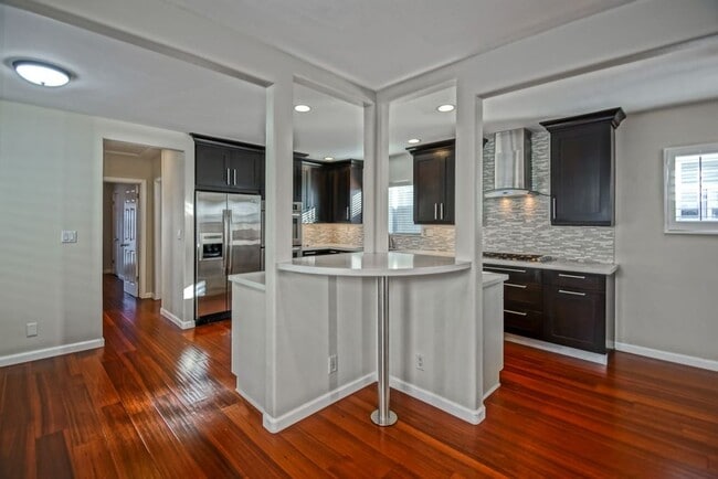 Building Photo - BEAUTIFULLY REMODELED, REDONDO HILLS HOME ...