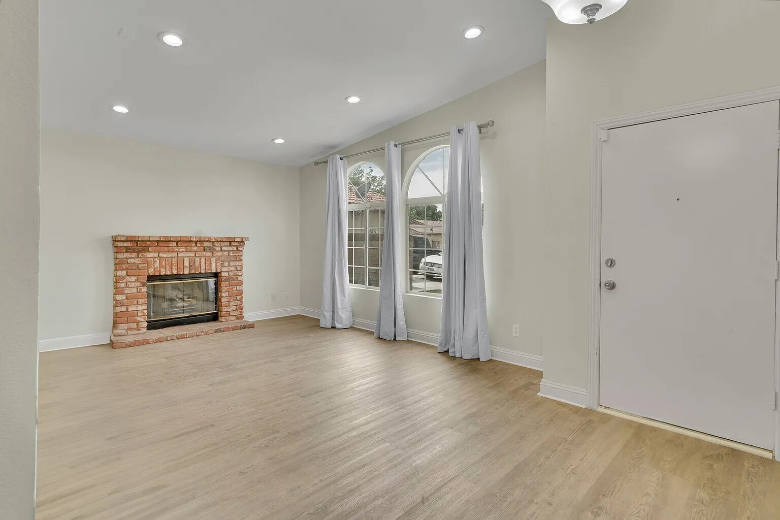 Building Photo - 43916 Silver Bow Rd