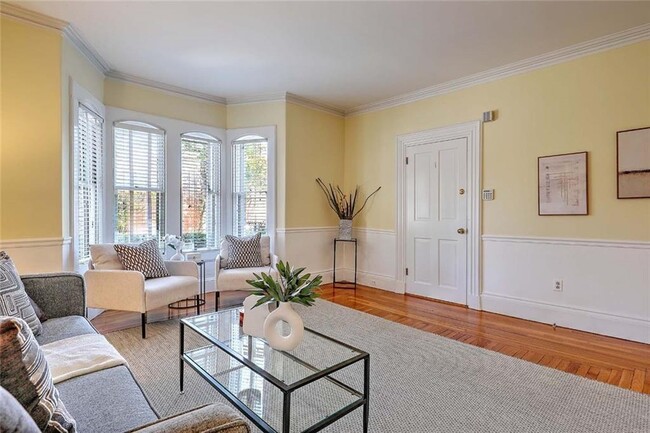 Building Photo - 135 Williams St