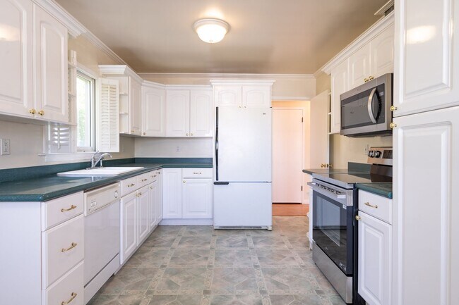 Building Photo - 3834 Colegrove St