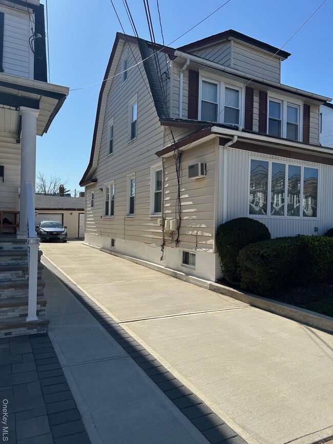 Building Photo - 7 Starks Pl