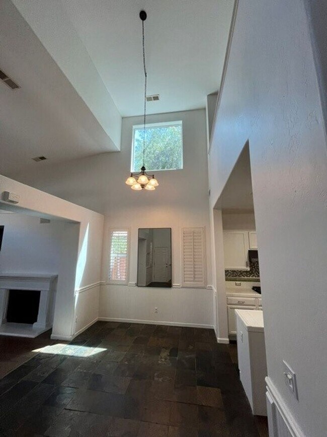 Building Photo - 1534 N Oliveto Ct