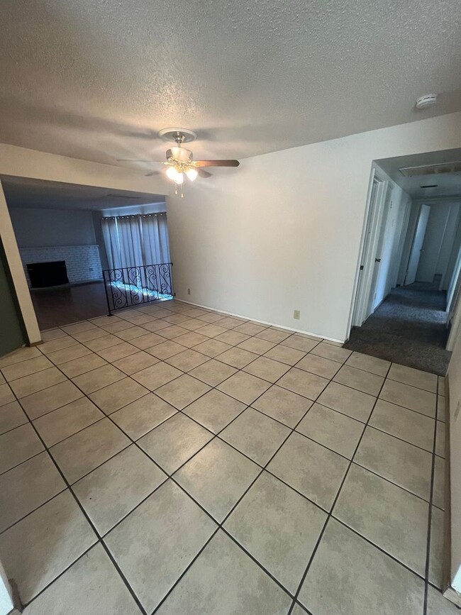 Building Photo - REDUCED!!!  Large 4 bedroom 2 bath home FO...