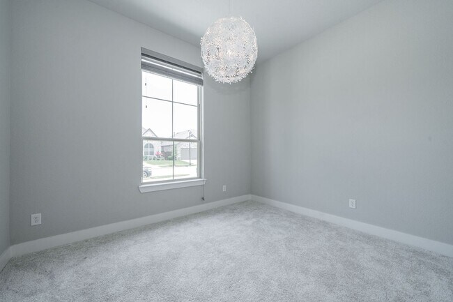 Building Photo - Stunning 4-bedroom, 3-bathroom home locate...