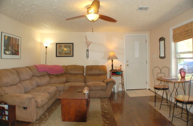 Building Photo - Move In Special! 50% Off First Months Rent