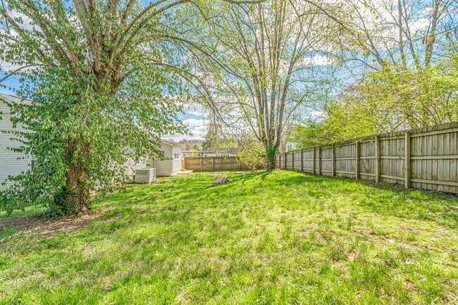 Building Photo - 3701 Vera Dr