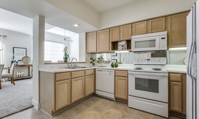 Primary Photo - Pampered Lifestyle Just Minutes from Clear...