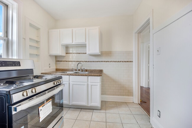 Building Photo - 2749 N Kilbourn Ave