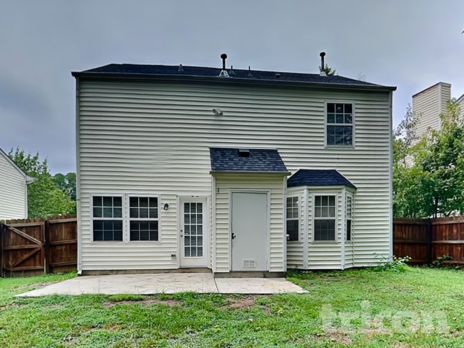 Building Photo - 1829 Elkpark Dr