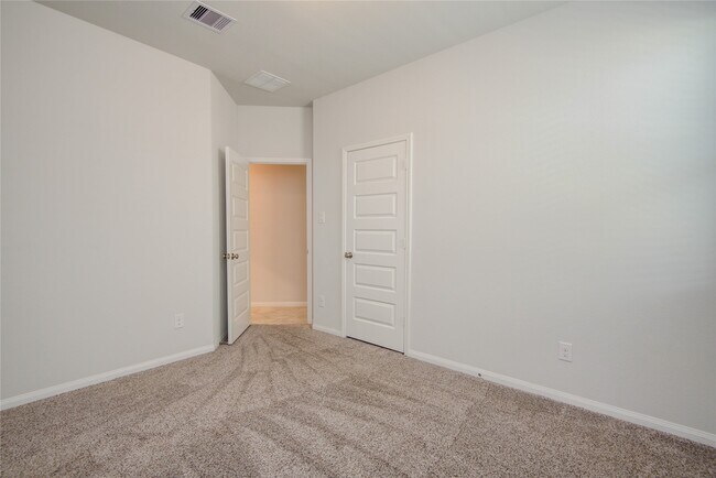 Building Photo - 2425 Temple Crag Dr