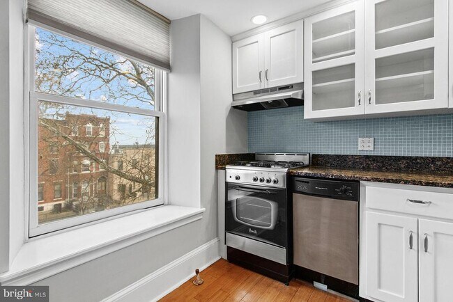 Building Photo - 1320 S Broad St