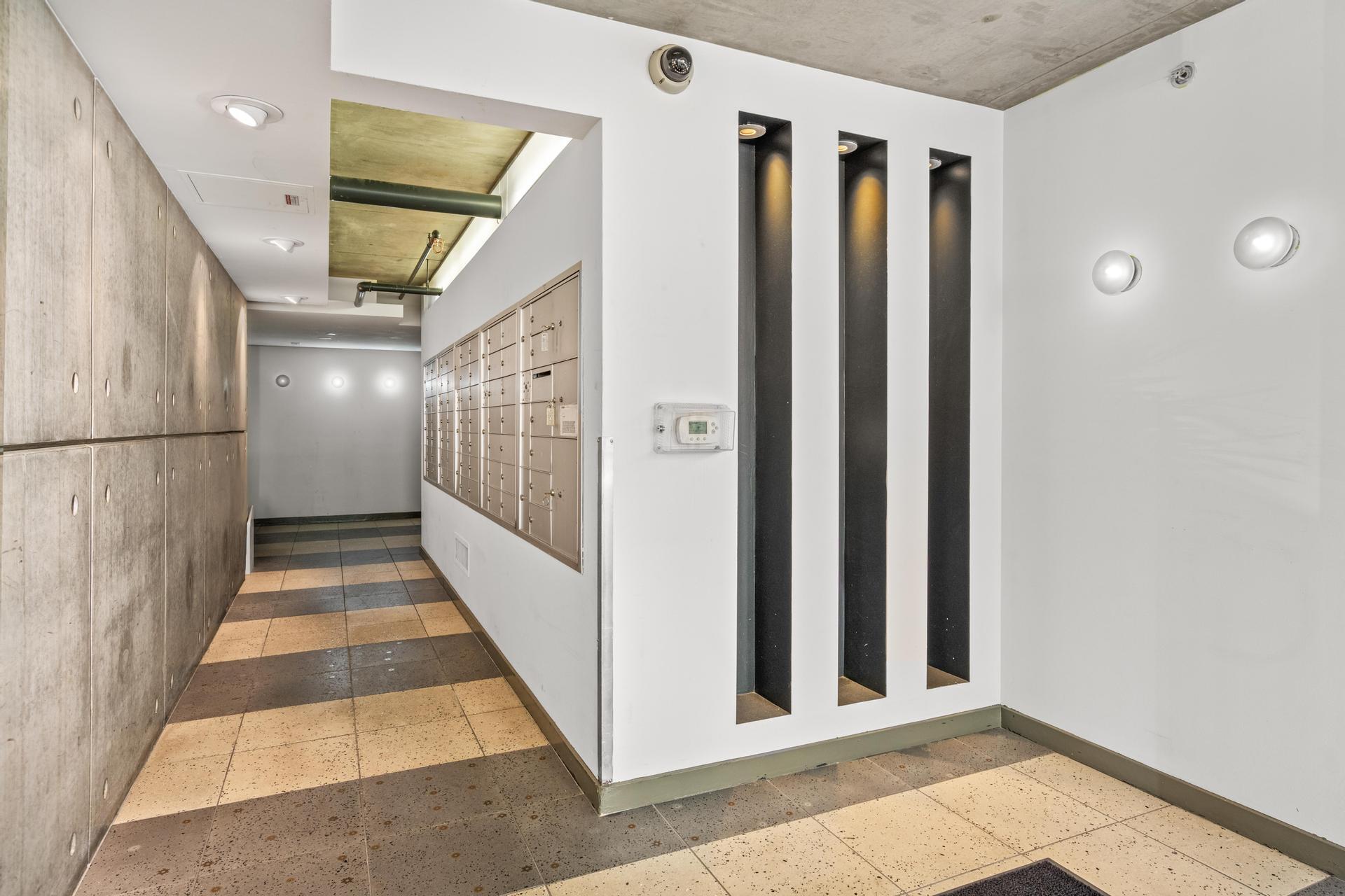 Building Photo - 1025 Island Ave