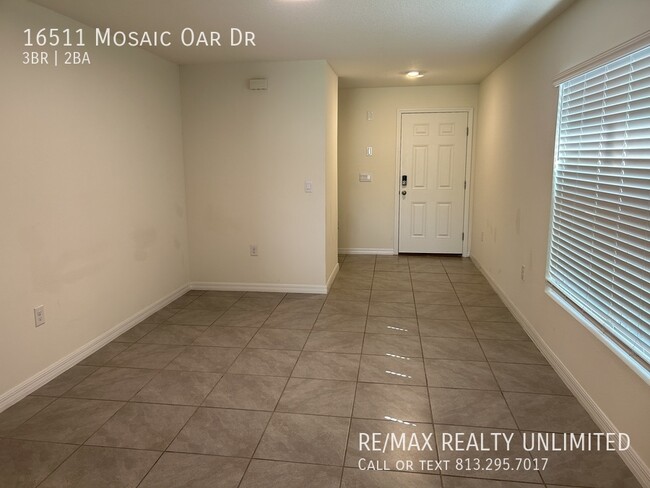 Building Photo - 16511 Mosaic Oar Dr