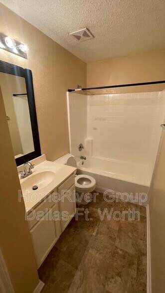 Building Photo - 317 Sweetgum Dr