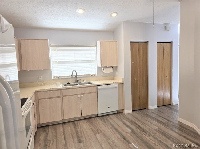 Building Photo - 8529 N Titleist Dr