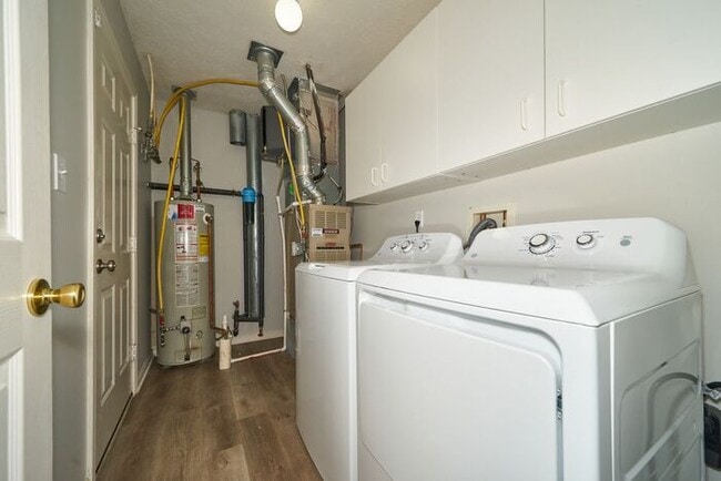 Building Photo - Brownsburg Schools and a Fenced Backyard!!