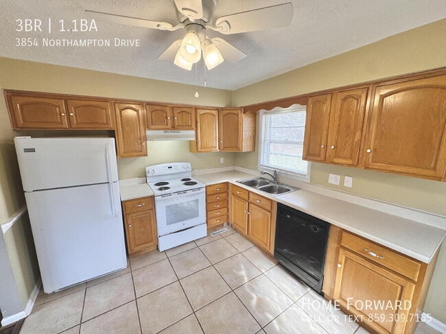 Building Photo - 3854 Northampton Dr