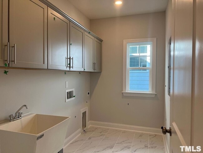 Building Photo - 365 Natsam Wds Wy