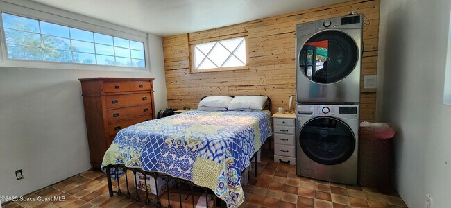 Building Photo - 232 Flamingo Dr