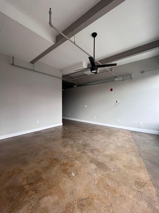 Building Photo - 419 Campbell Ave SW