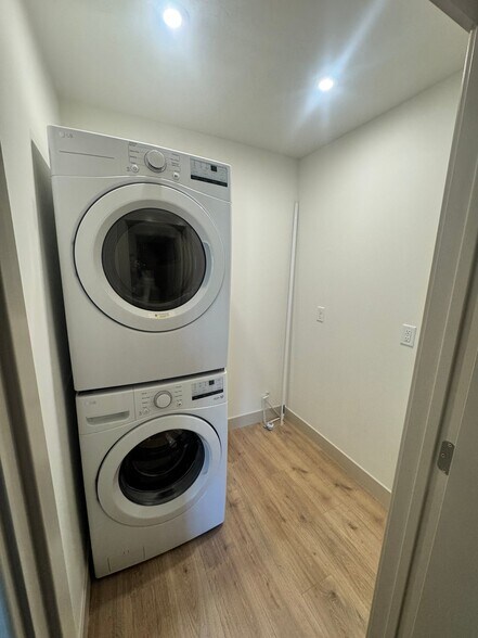 Building Photo - 684 S 750 W