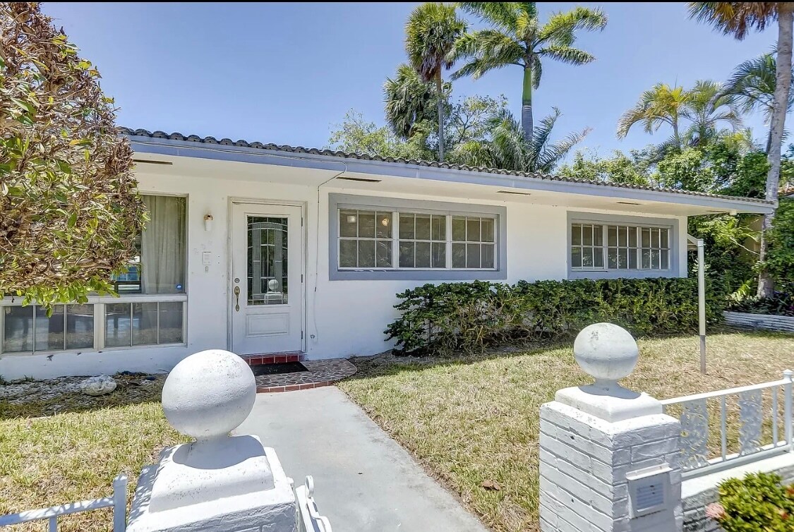 Building Photo - 2041 Coral Reef Dr
