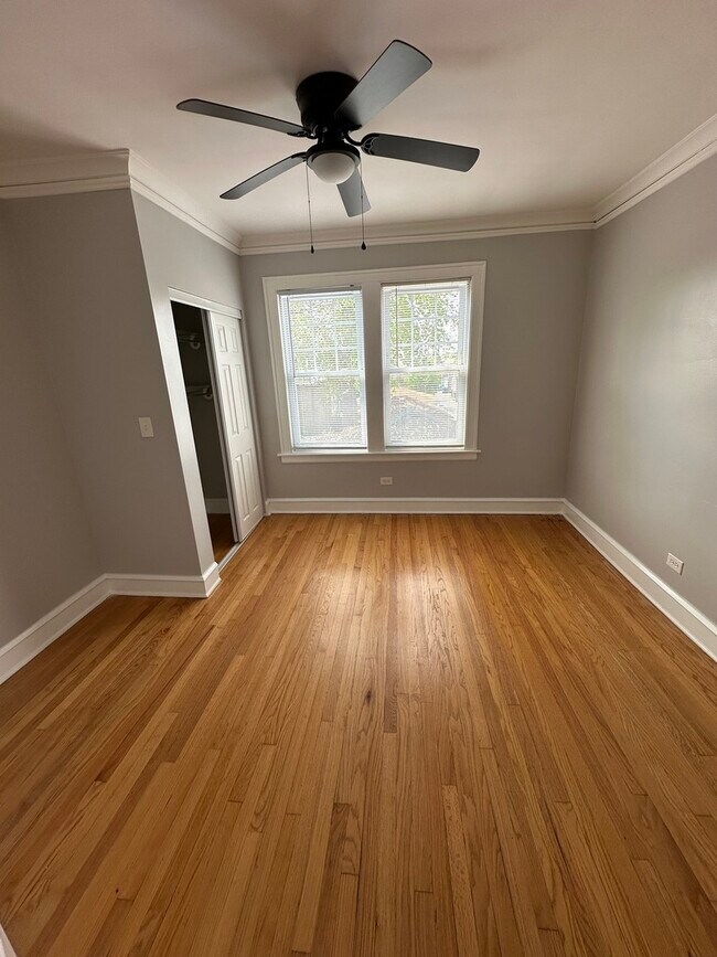 Building Photo - 5745 W Wellington Ave