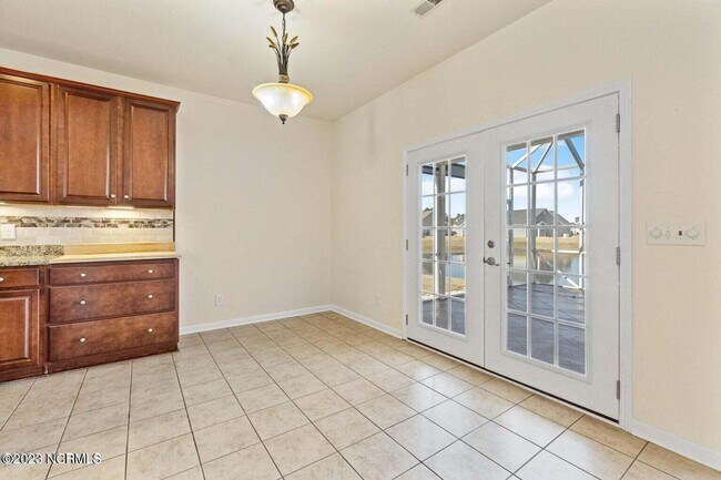 Building Photo - BEAUTIFUL HOME AVAILABLE APRIL 1ST