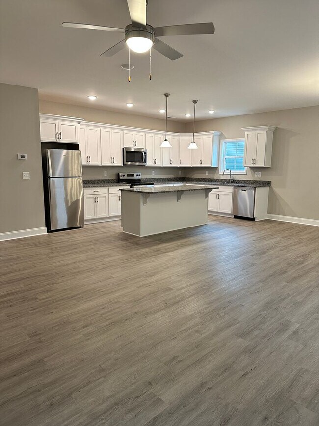 Building Photo - 2766 Cedrus Ave