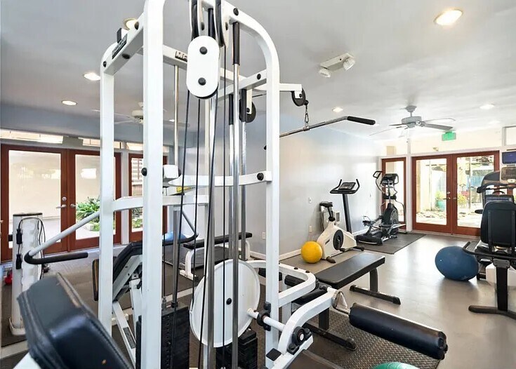 Building Photo - 330 S Barrington Ave