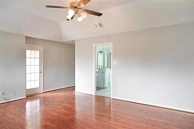 Building Photo - 3114 Hollow Creek Ct