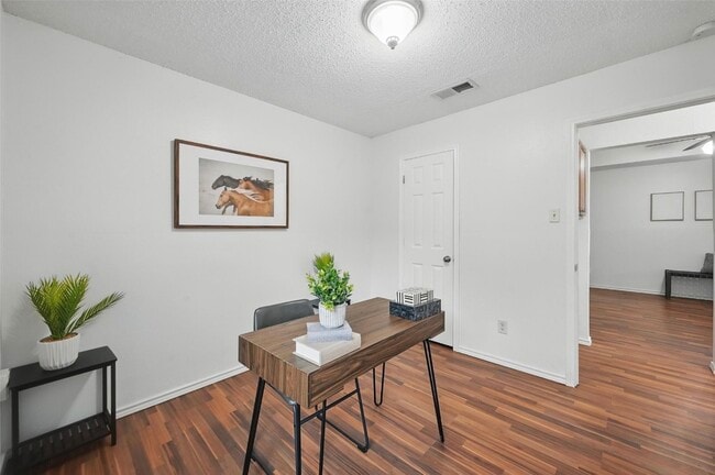 Building Photo - 513 Signal Hill Ct S