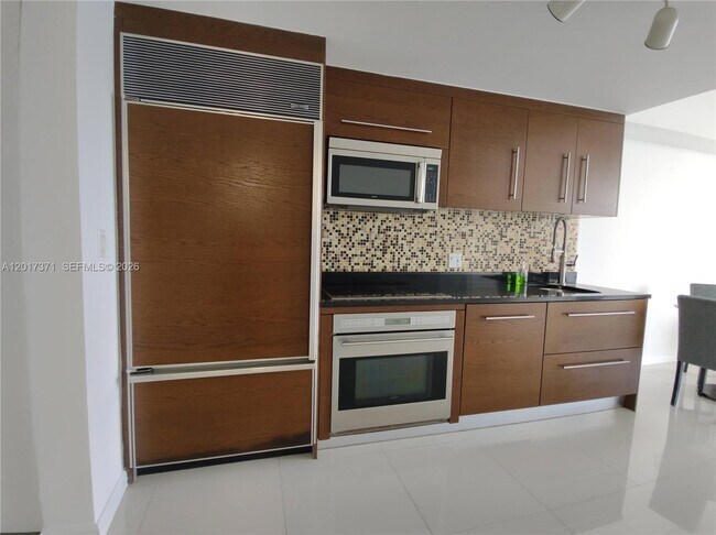 Building Photo - 465 Brickell Ave